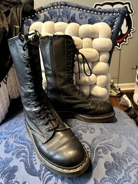 Dr Martens 14 Eye Black size 7/EU 38